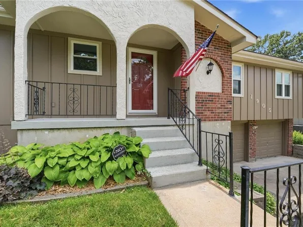1905 SW Ensley Ln, Lees Summit, MO 64081