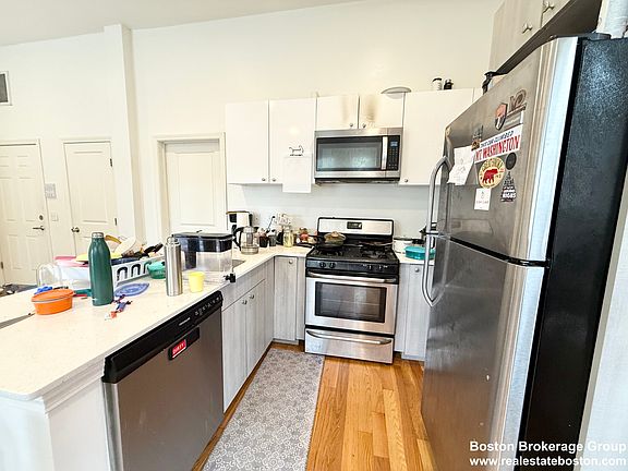 2nd image of 409 Dudley St #2