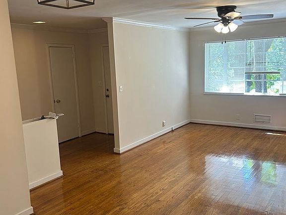 3rd image of 1525 Melrose Pl