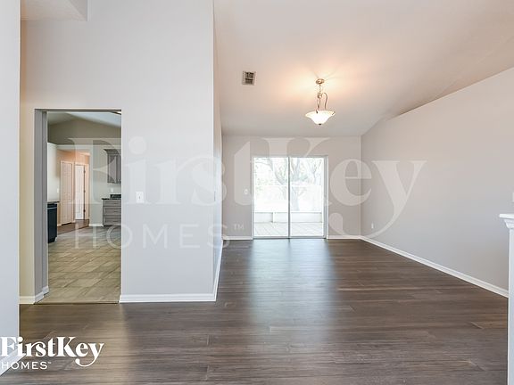 4th image of 1118 Windy Bluff Dr