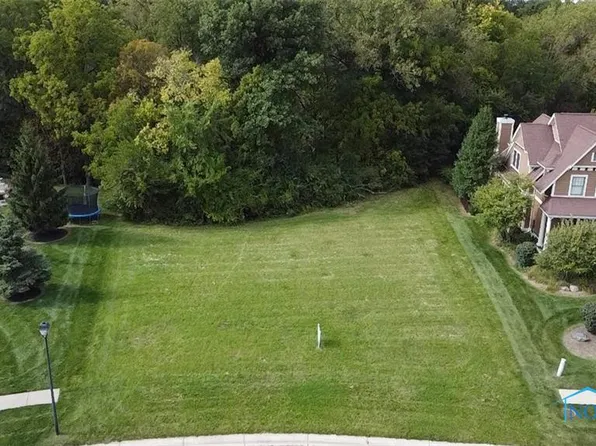 1380 Brookwoode Rd, Perrysburg, OH 43551