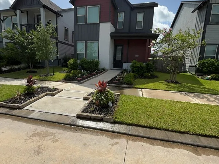 1542 Park Path Dr — Photo 2