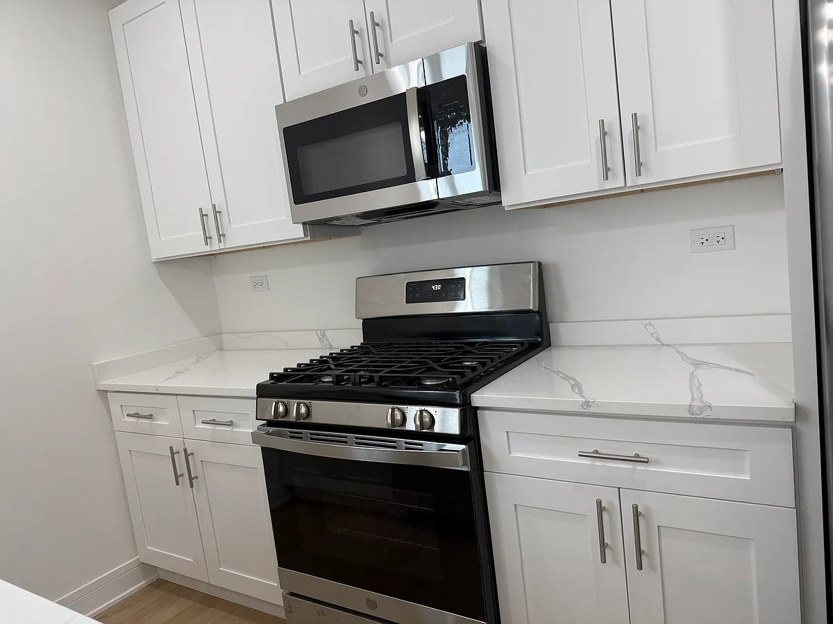 Building Photo - 530 N Lawndale Ave #1