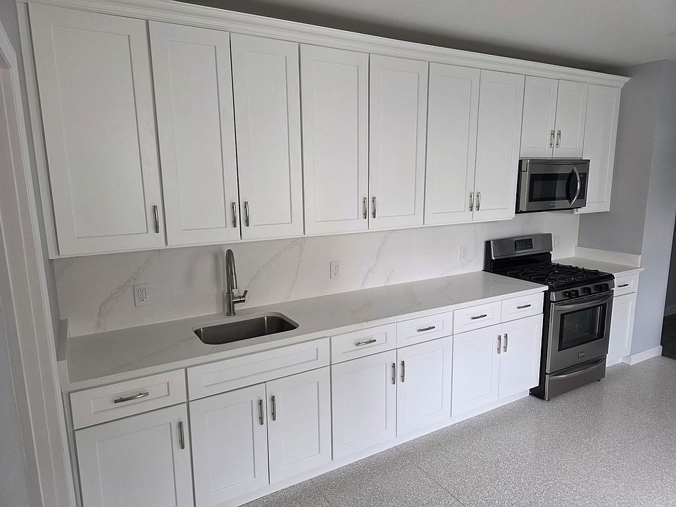 1st image of 812 Bayway Ave Floor 1