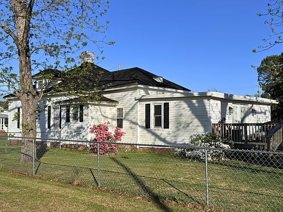2nd image of 3405 Oaks Road