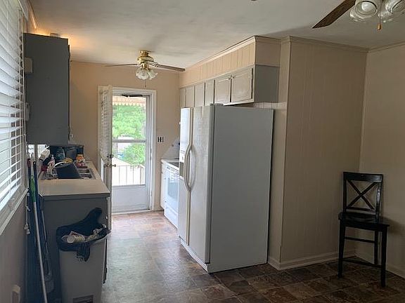 5th image of 848 Pinewood Dr NW