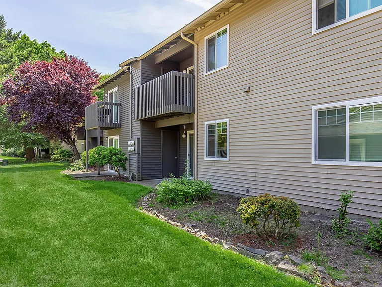 Madison at River's Edge Apartments — Photo 14