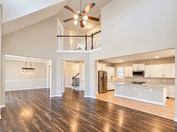 14615 Saratoga Ln, Mont Belvieu, TX 77523