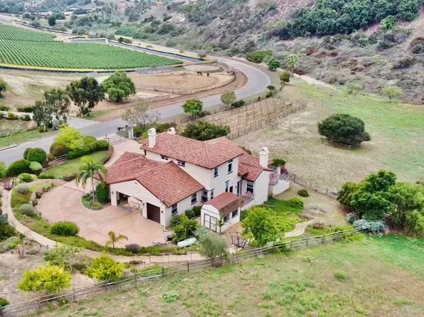 827 Grove View Rd, Oceanside, CA 92057