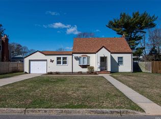 138 Roe Ave, East Patchogue, NY 11772