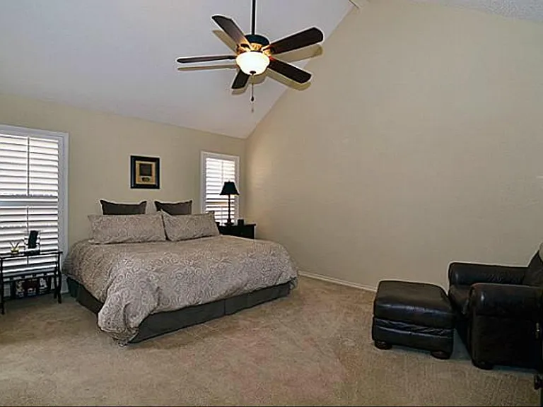 316 Stone Creek Dr — Photo 16