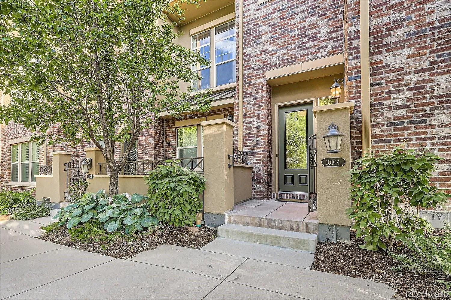 3 bed, 3.5 bath, 2738 sqft, $3,800 — Photo 2