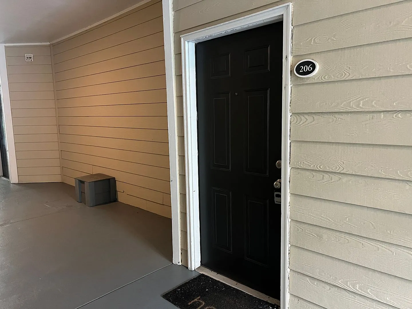 Upgraded First Floor Condo - Estate at Westbury — Photo 2