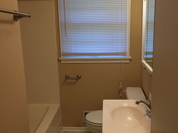 5th image of 7800 Columbine Dr