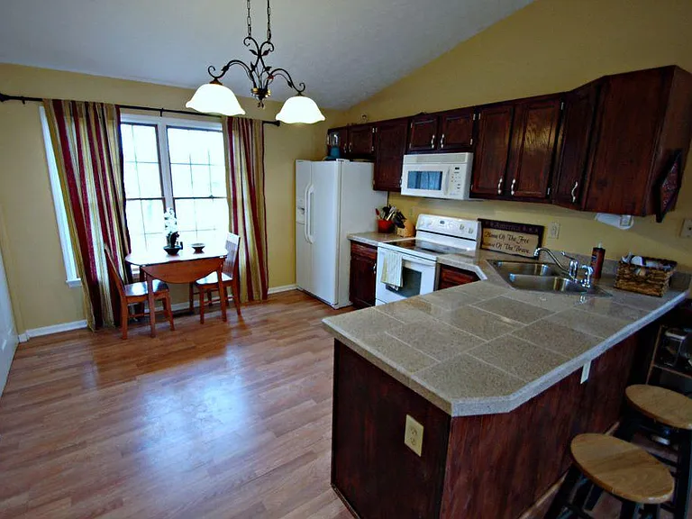 1293 Enochs Dr — Photo 3