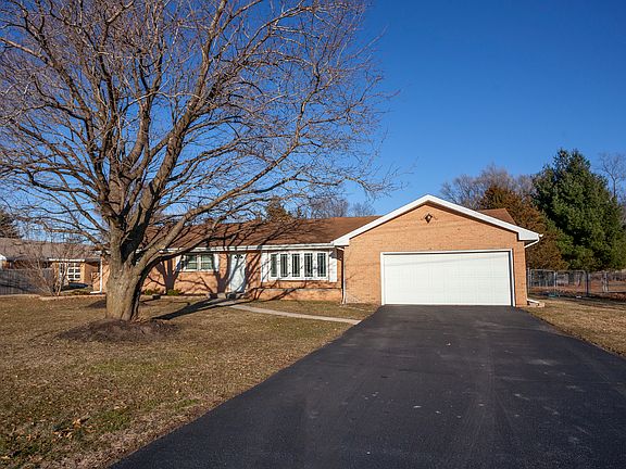 3rd image of 10465 Geneva Dr