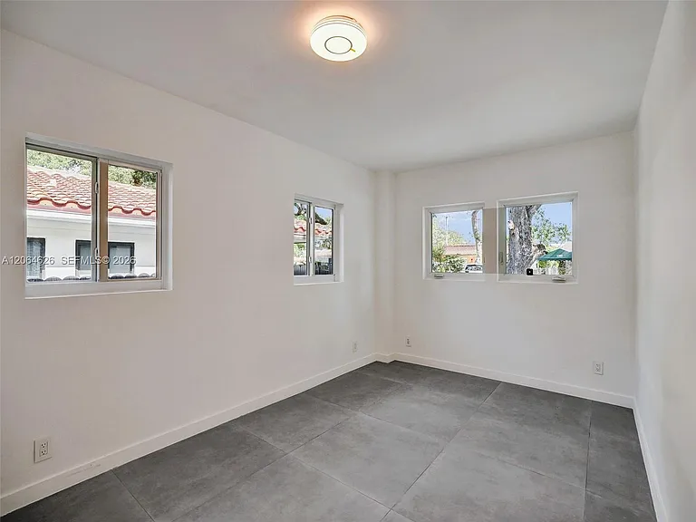 2380 NE 184th Ter — Photo 39