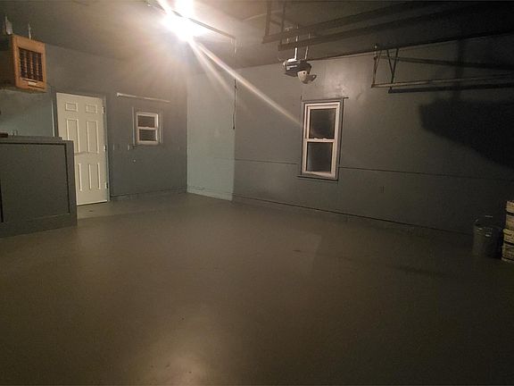 5th image of 10110 White Ave