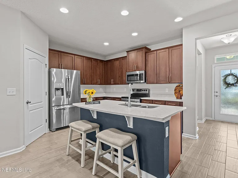 30 Bush Pl — Photo 6
