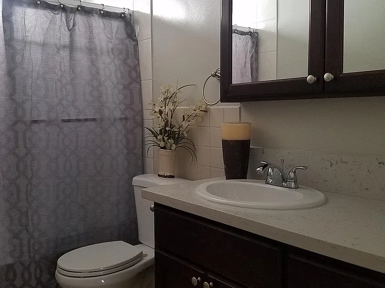 14015 Oxnard St — Photo 22