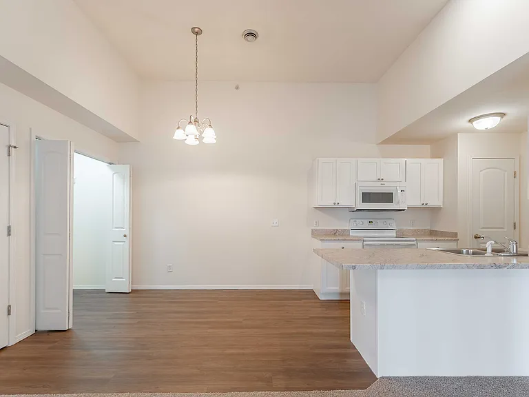 Battlefield Park Apartments — Photo 60