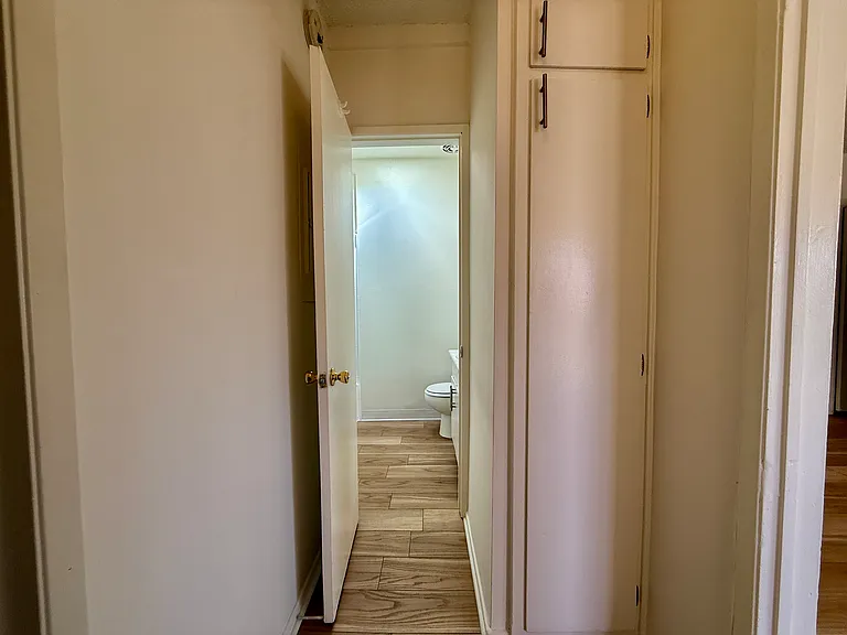 Vine Street Apartments — Photo 20