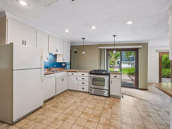5th image of 321 Benton St