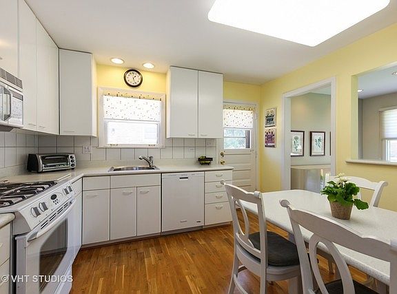 2nd image of 8925 Moody Ave