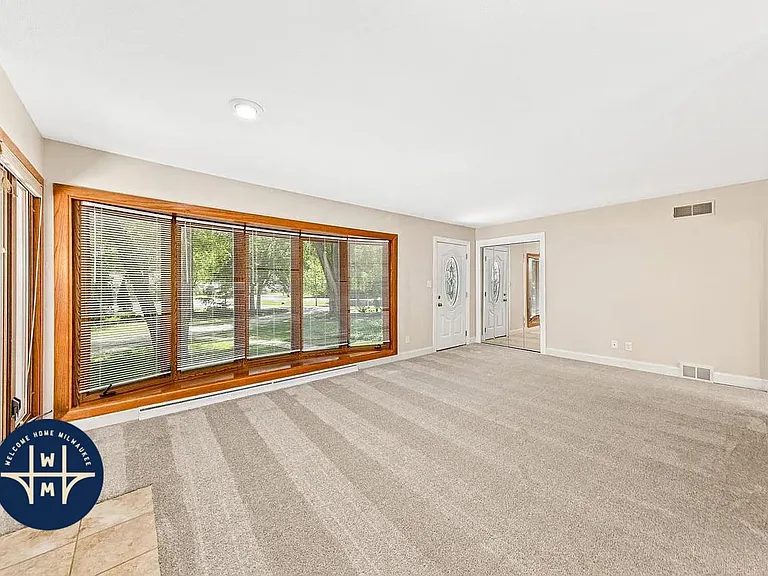 12400 Elmhurst Pkwy — Photo 3