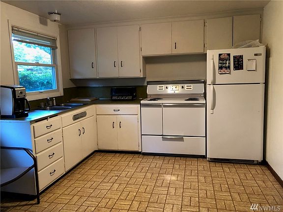 5th image of 2701 Sylvan Dr W