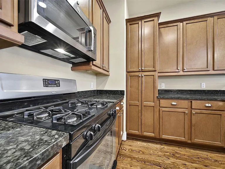 902 W 23rd St #B — Photo 14