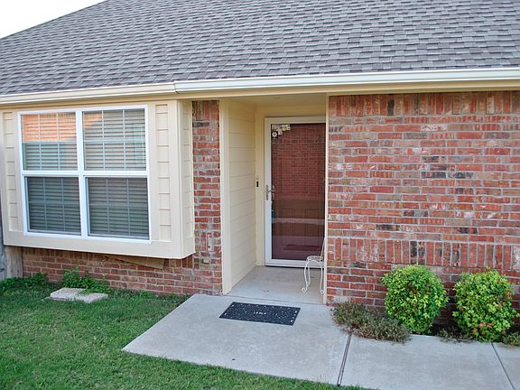 4th image of 512 SW 123rd Pl