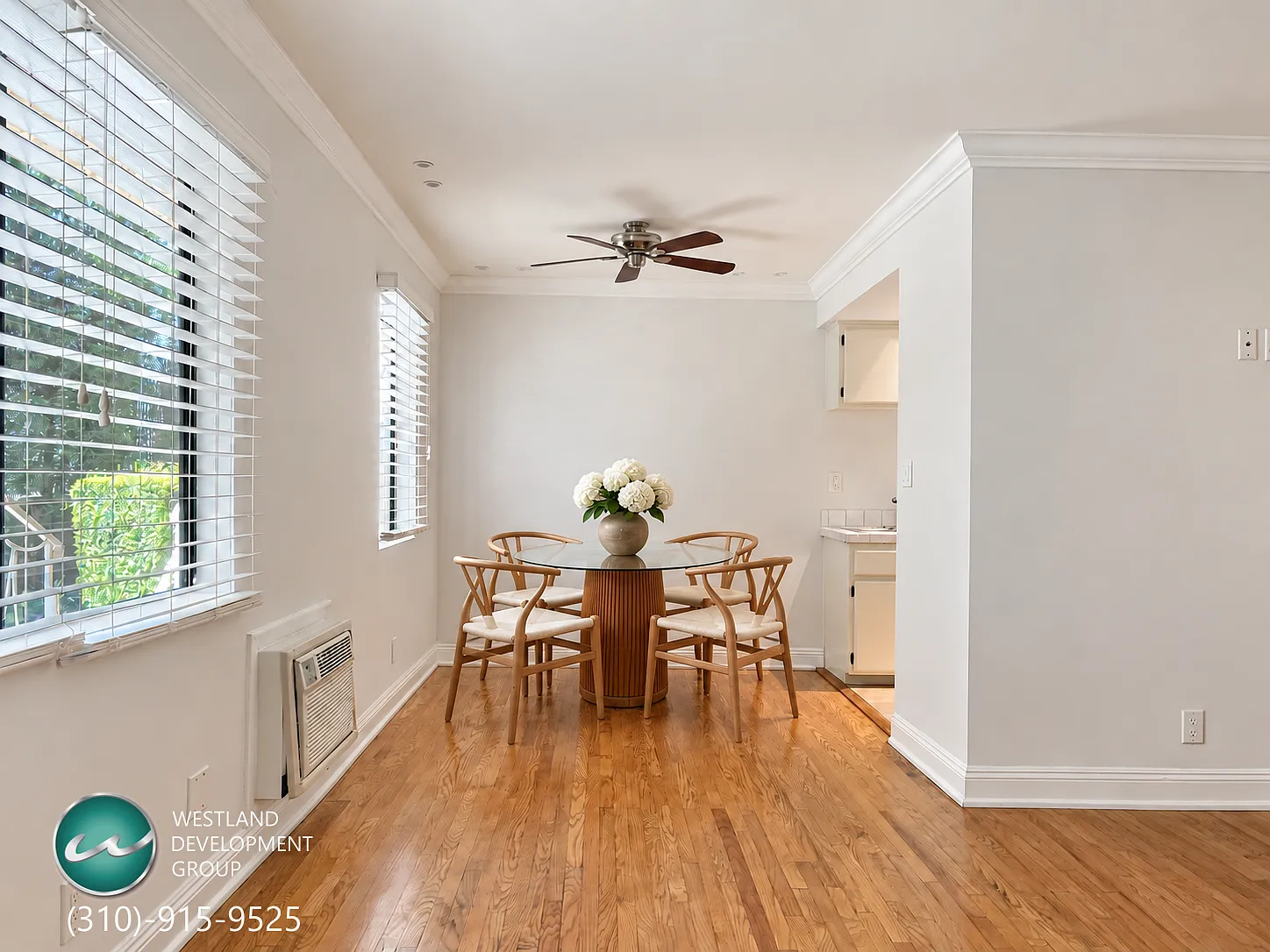 1506 S Barrington Ave — Photo 3
