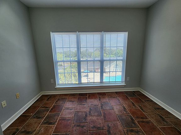 5th image of 2801 Bloomfield Ln Unit 305