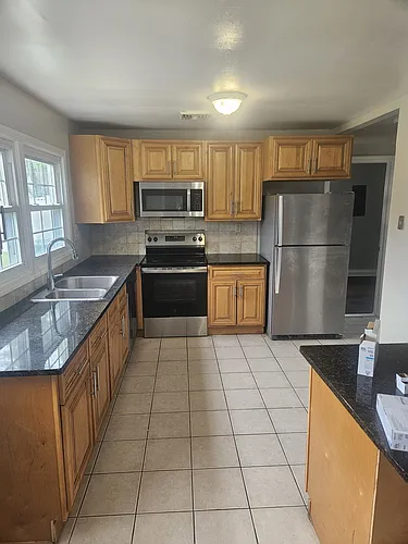 36 Newtown Ln Photo 1