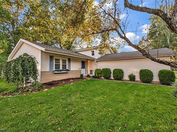 4th image of 26781 Redwood Dr