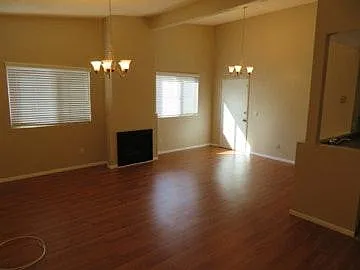 6610 Balboa Blvd #3 — Photo 1