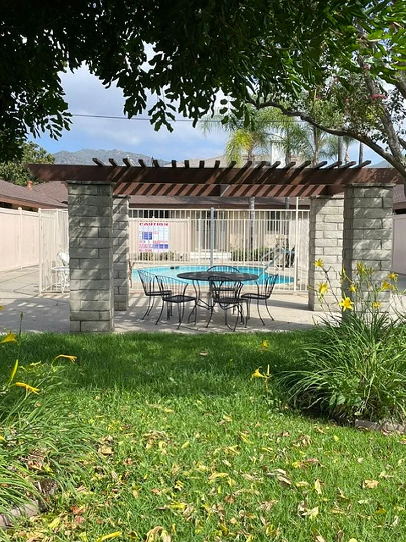 1125 E Foothill Blvd SLV — Photo 2