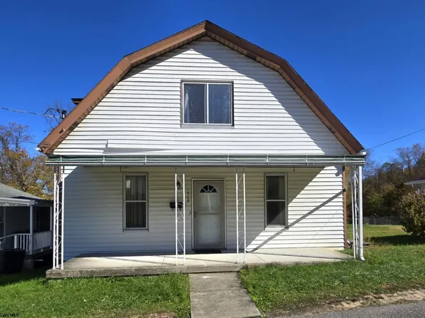 618 Maple St, Shinnston, WV 26431