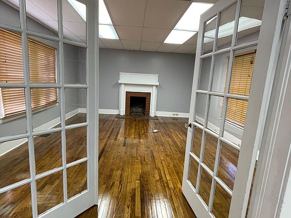 5th image of 114 W Lebanon St