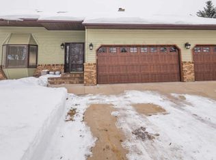 209 Oxbow Cir, Oxbow, ND 58047