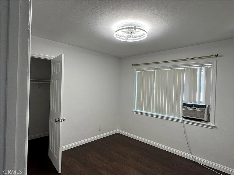 1041 W Acacia Ave — Photo 13