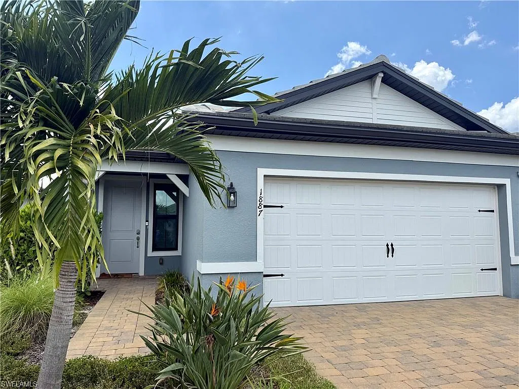 3 bed, 2.0 bath, 1790 sqft, $3,200 — Photo 1