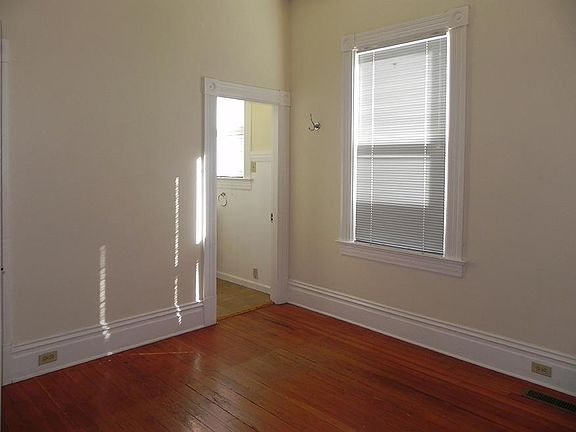 3rd image of 610 Maine St