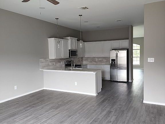 4th image of 510 Basswood Ln