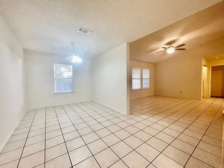 1629 Gordon St — Photo 3