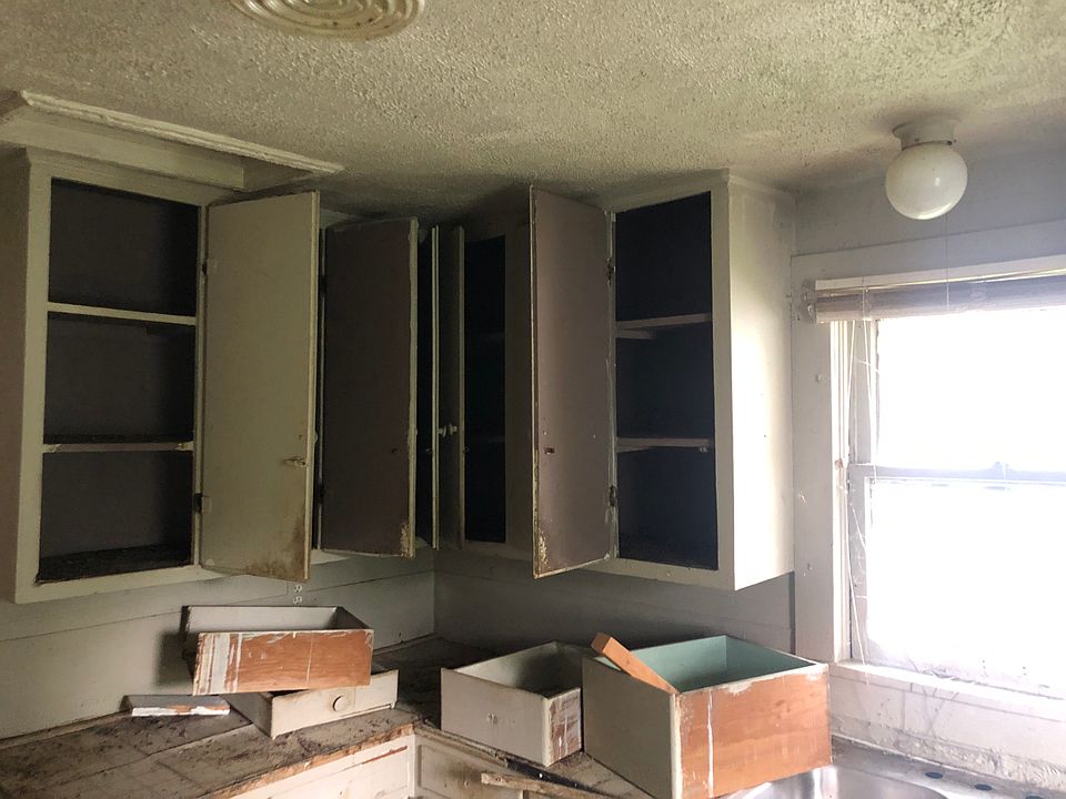 1st image of 8037 Euclid Ave