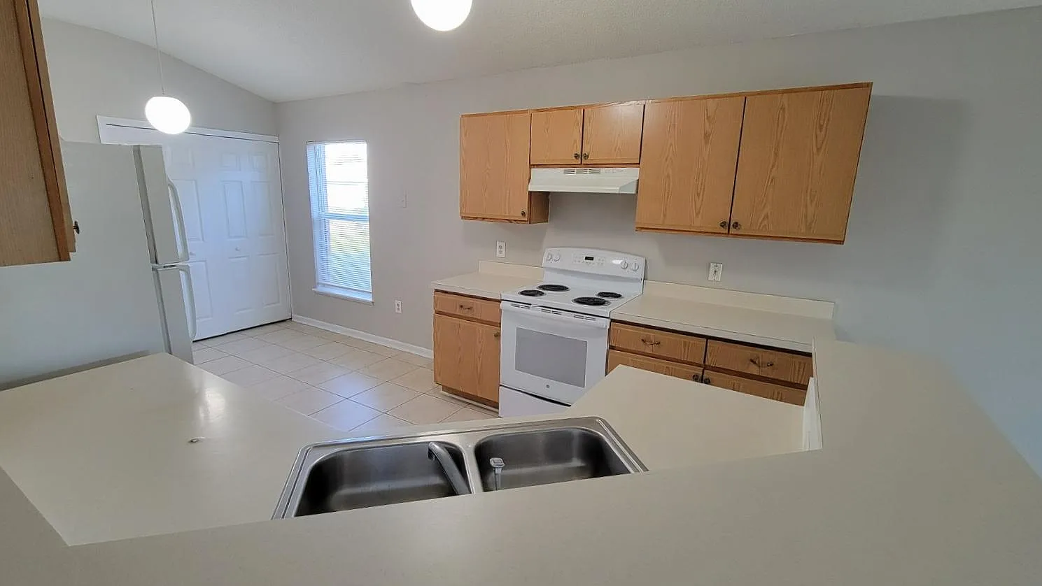 2944 Noah Cir — Photo 4