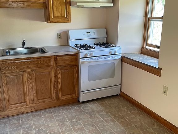 4th image of 909 Fellowship Rd