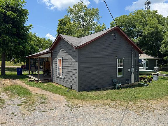3rd image of 665 6th St NE